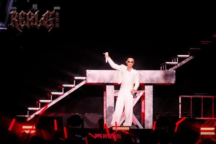 gai才想起自己是来开演唱会的酸汤美食黄果树风光全都收入行程，Gai沉浸式体验贵
