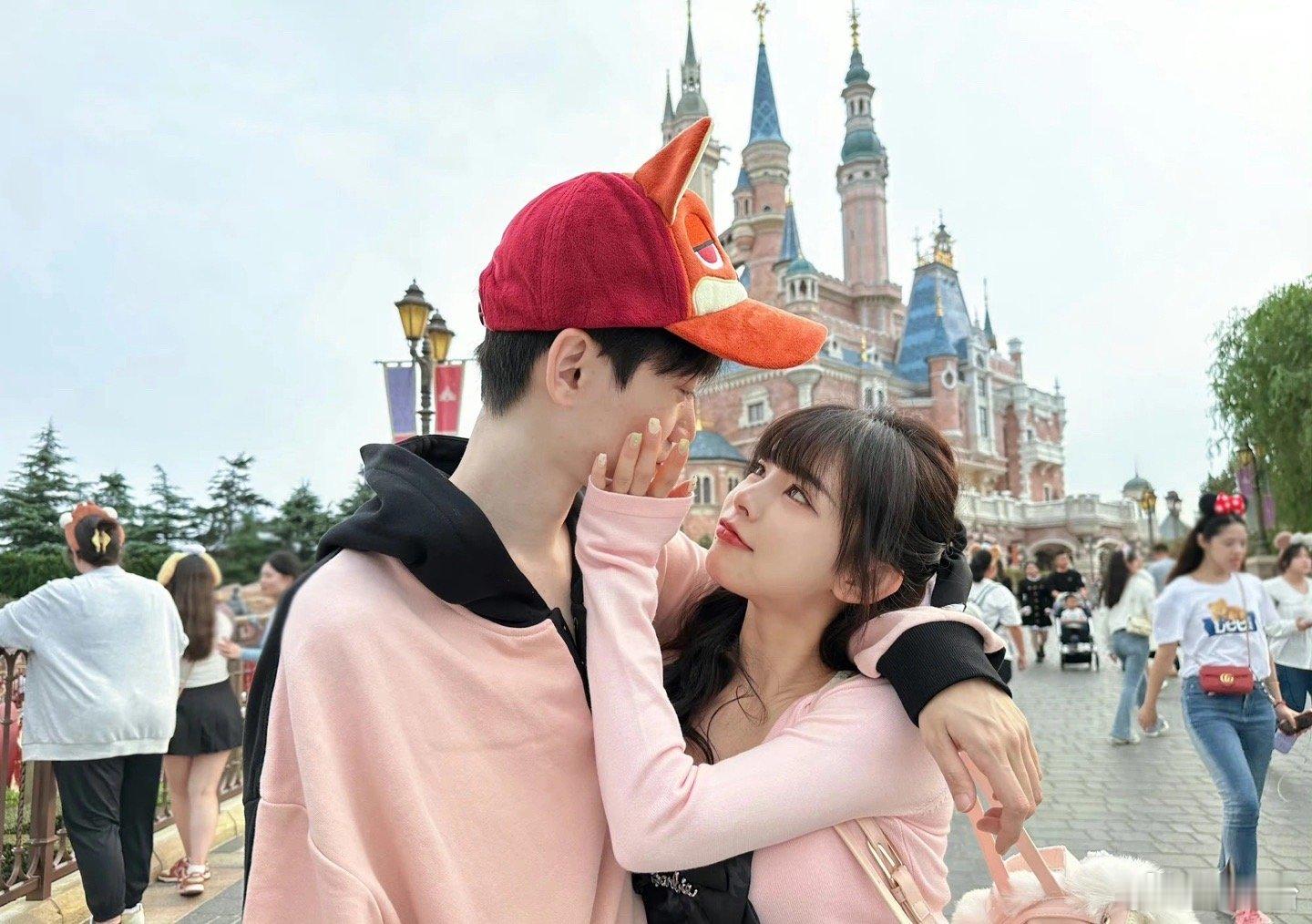 #Doinb老婆疑似被带走# 什么情况？！[衰][衰]Doinb先让糖小幽回国探