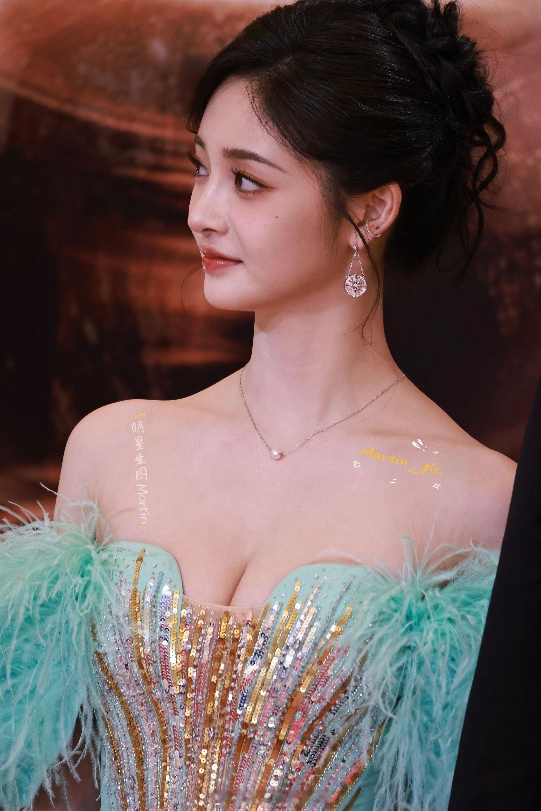 粉丝投稿，周洁琼电视剧品质盛典生图合辑📷 