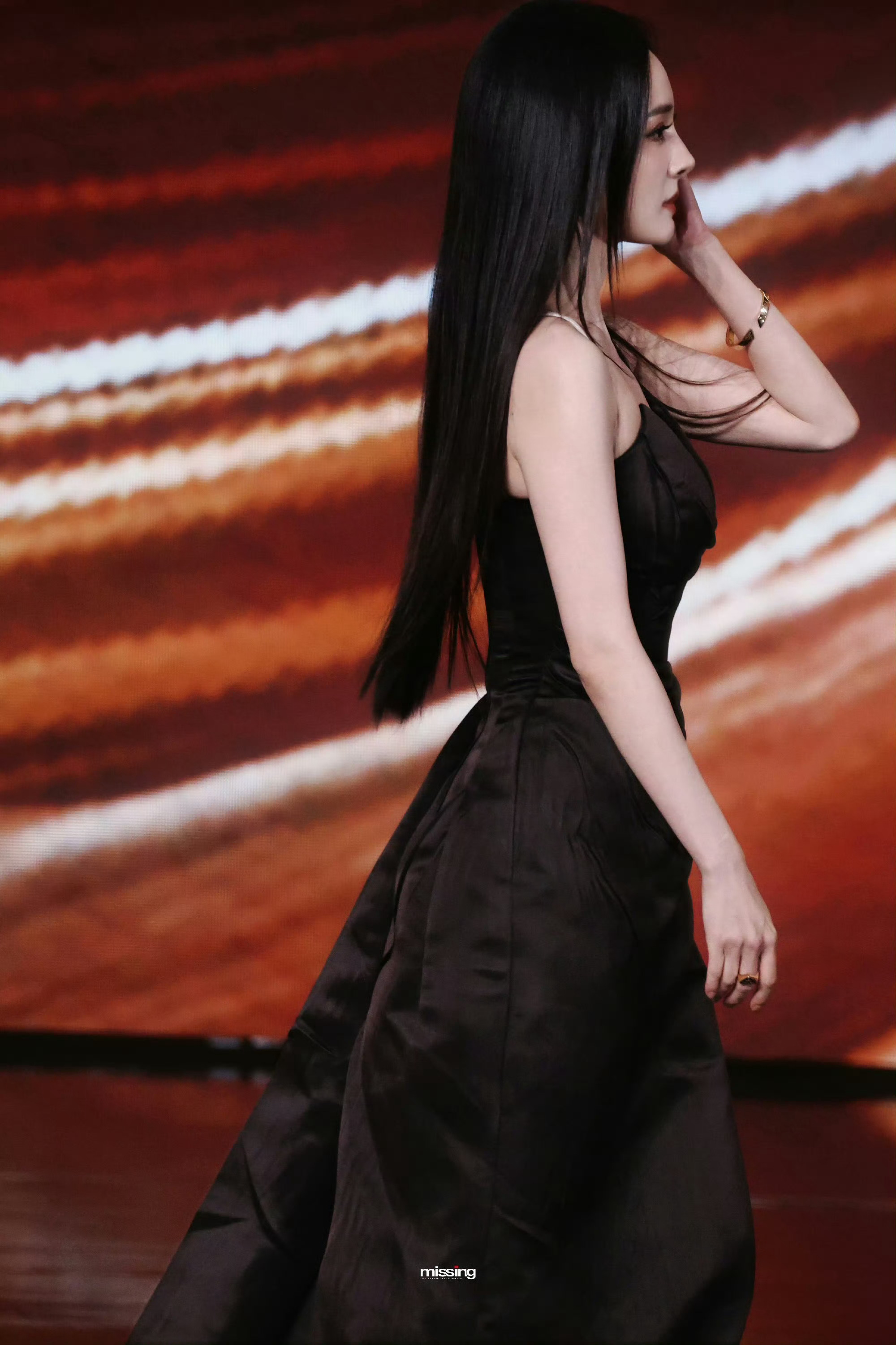 搜狐娱乐 杨幂你在哪里都是焦点 