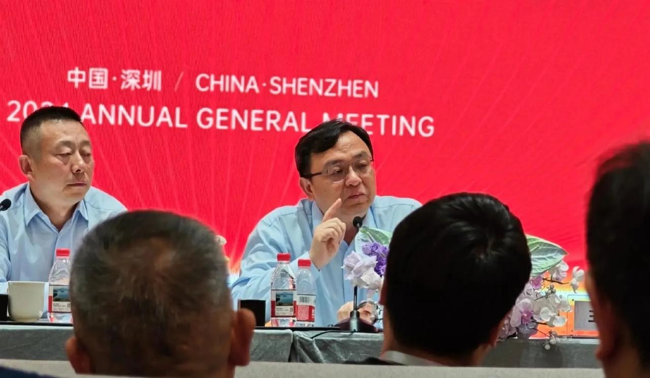 现在的车圈，有一个很搞笑的现象：

很多车企，特别是比亚迪，你骂他营销不行，他很
