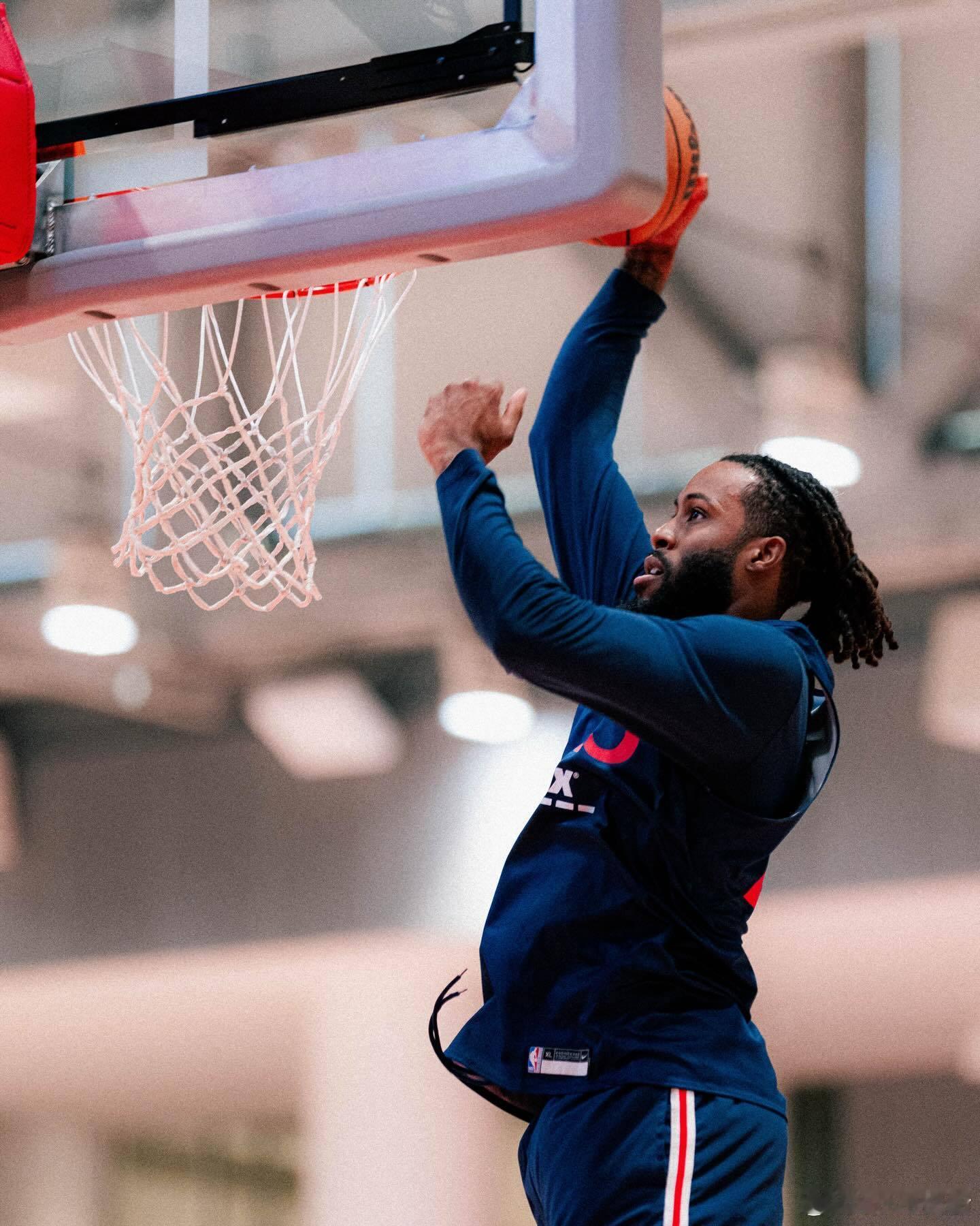 明天对阵勇士的附加赛，杰克逊已经升级成为出战成疑，其他没有变化！ 