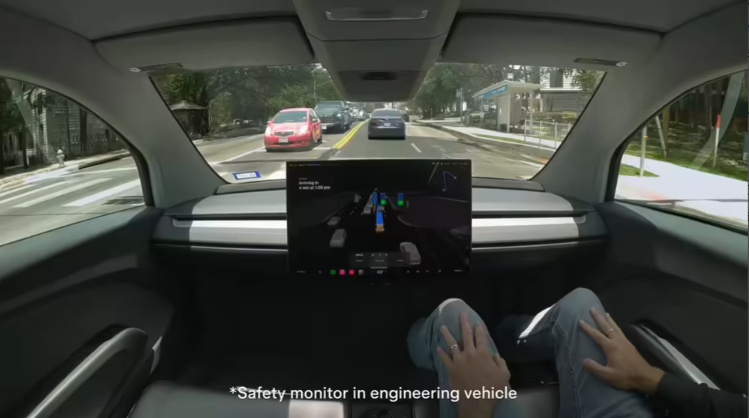 特斯拉无人驾驶出租车已到落地阶段特斯拉测试了首批量产版Cybercab，车上没有