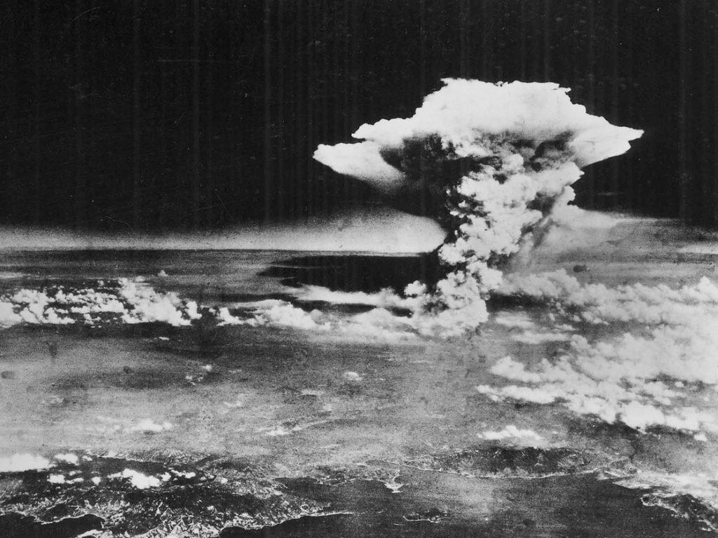 历史上的今天：1945年8月6日，美军 B‑29 轰炸机在日本广岛市中心上空投下