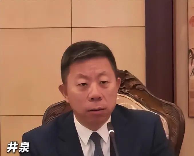 10月17日，菲参议员埃赫西托要求驱逐中国驻菲大使井泉；紧接着，参议员图尔福又提