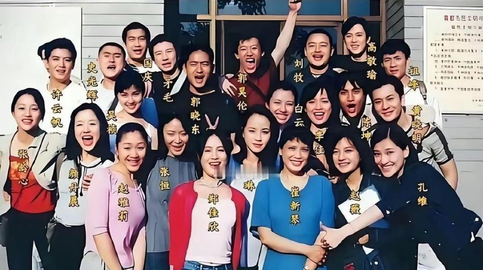 我的天，黄晓明当年在班里简直就是颜值天花板? 