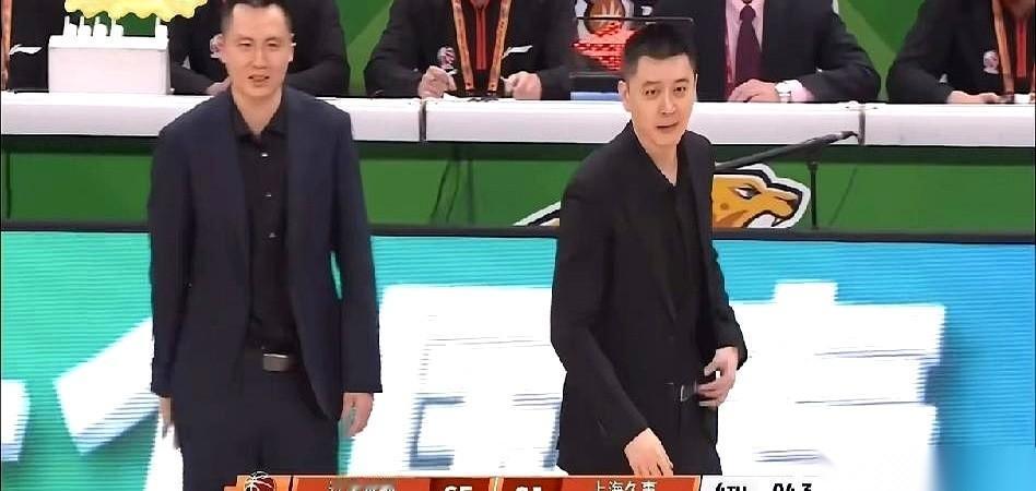 辽宁队输给上海26分，四连败。
记分牌上的数字越拉越大，场边的杨鸣反而越来越安静