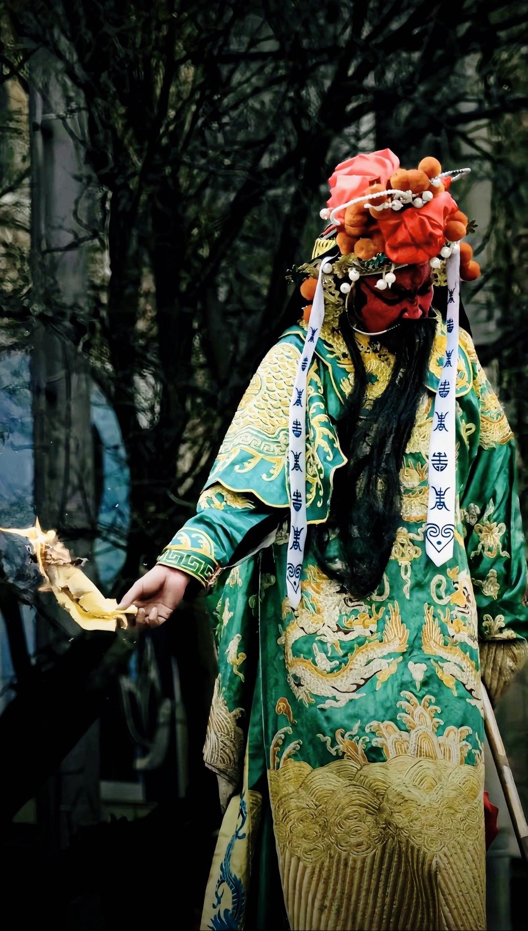 中国的神都是人修成的，最近抖音上游神，潮汕妈祖，甘肃醉关公，都是做出重大贡献的祖