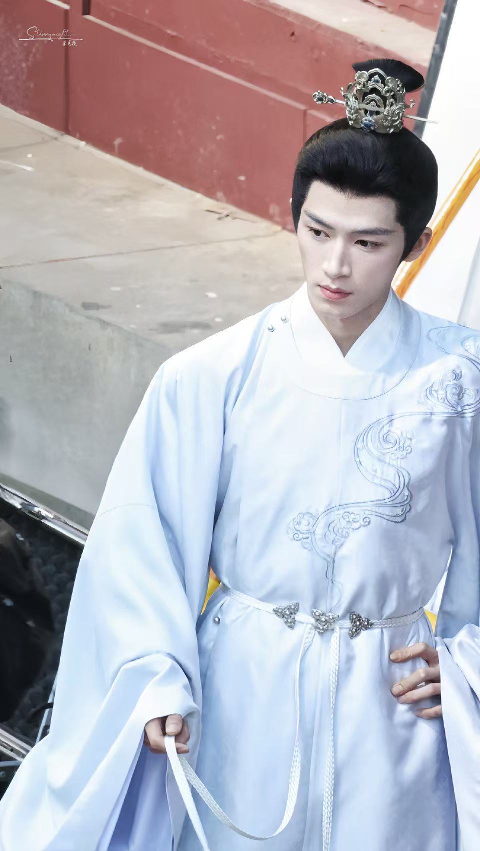 王星越定档海报 古装白月光再添一员！王星越的萧怀瑾温润如玉又智计深沉，《唐宫》开