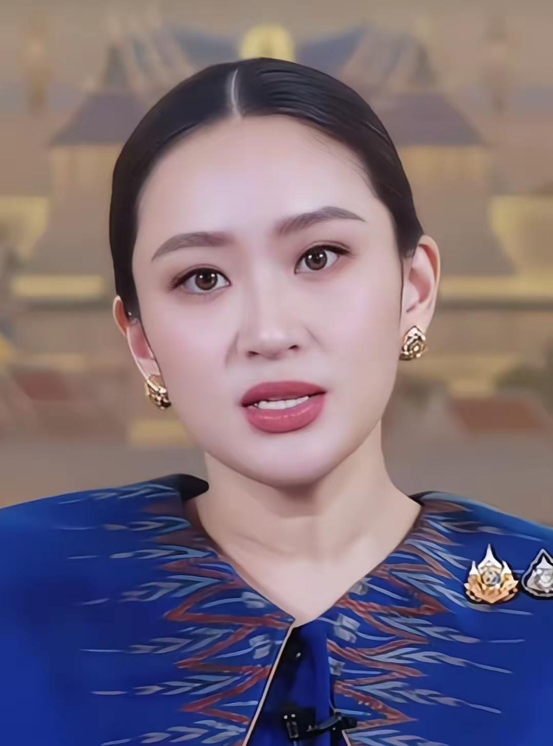 佩通坦真的被撤职了，泰国宪法院正式裁定，佩通坦与洪森通话违宪，29日即刻解除总理