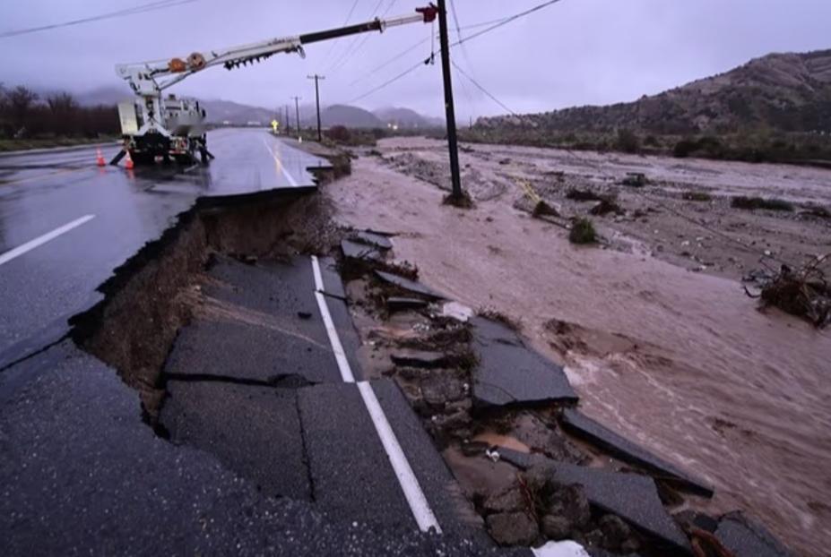 圣诞出行惨变“噩梦”！美国暴雪致近万航班延误取消
 
圣诞出行高峰，美国东北部及