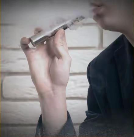 电子烟真的是戒烟神器吗？对人的身体没有影响？为什么市面上风靡一时的电子烟悄无声息