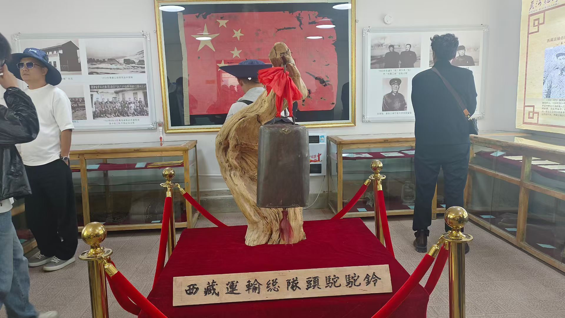 赓续红色血脉传承两路精神在青海乌兰，有一座莫河骆驼场。70多年前，驼铃声在这里响