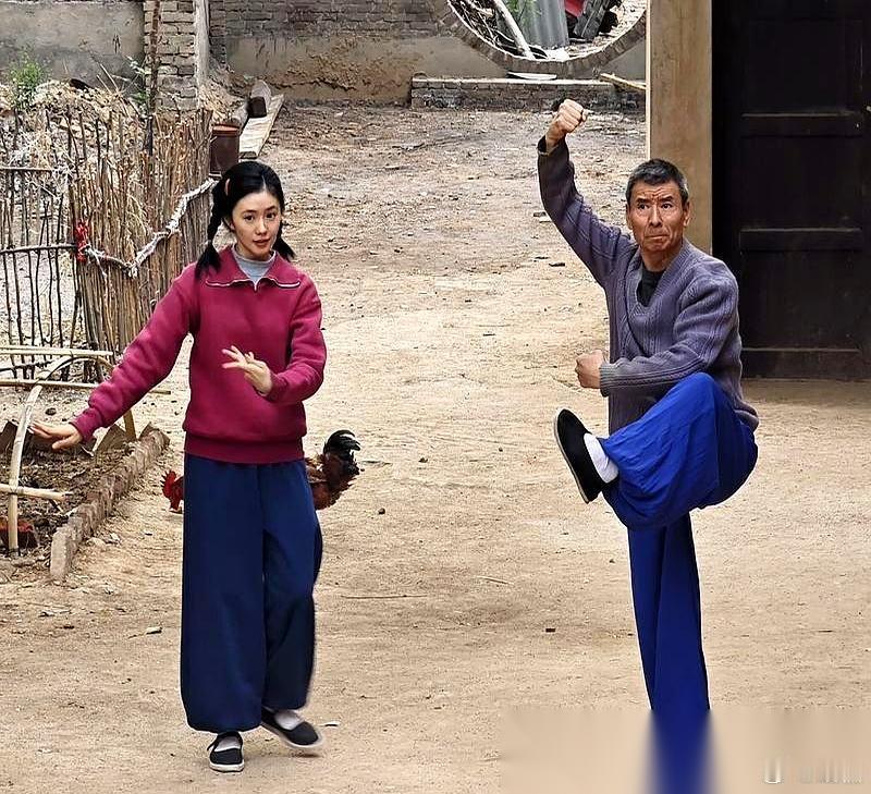 张艺谋一个电话，秦腔老爷子从戏曲指导直接变成了主演，他自己都懵了。  老爷子本是