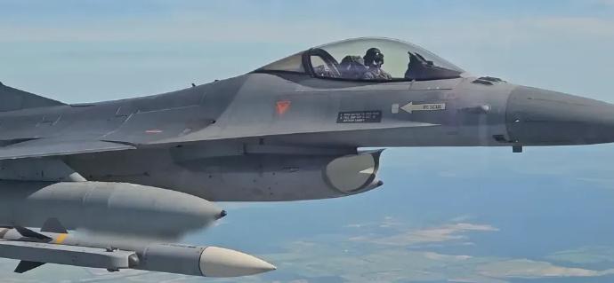 “基辅幽灵”怒了！俄军雪上加霜，“爱国者”打光了，F-16也没导弹了。
据TWZ