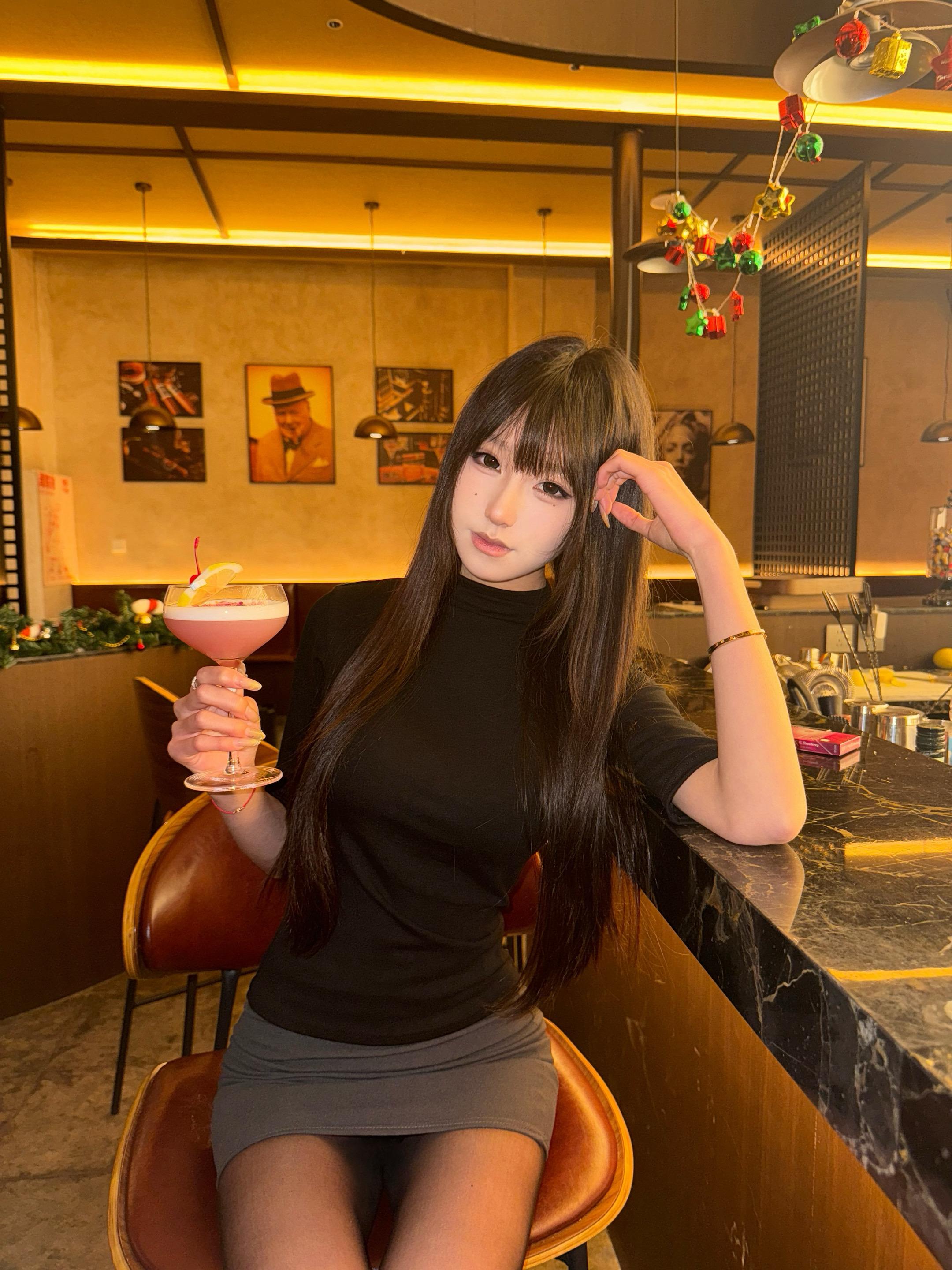 我的酒量就是和你对视的那一瞬