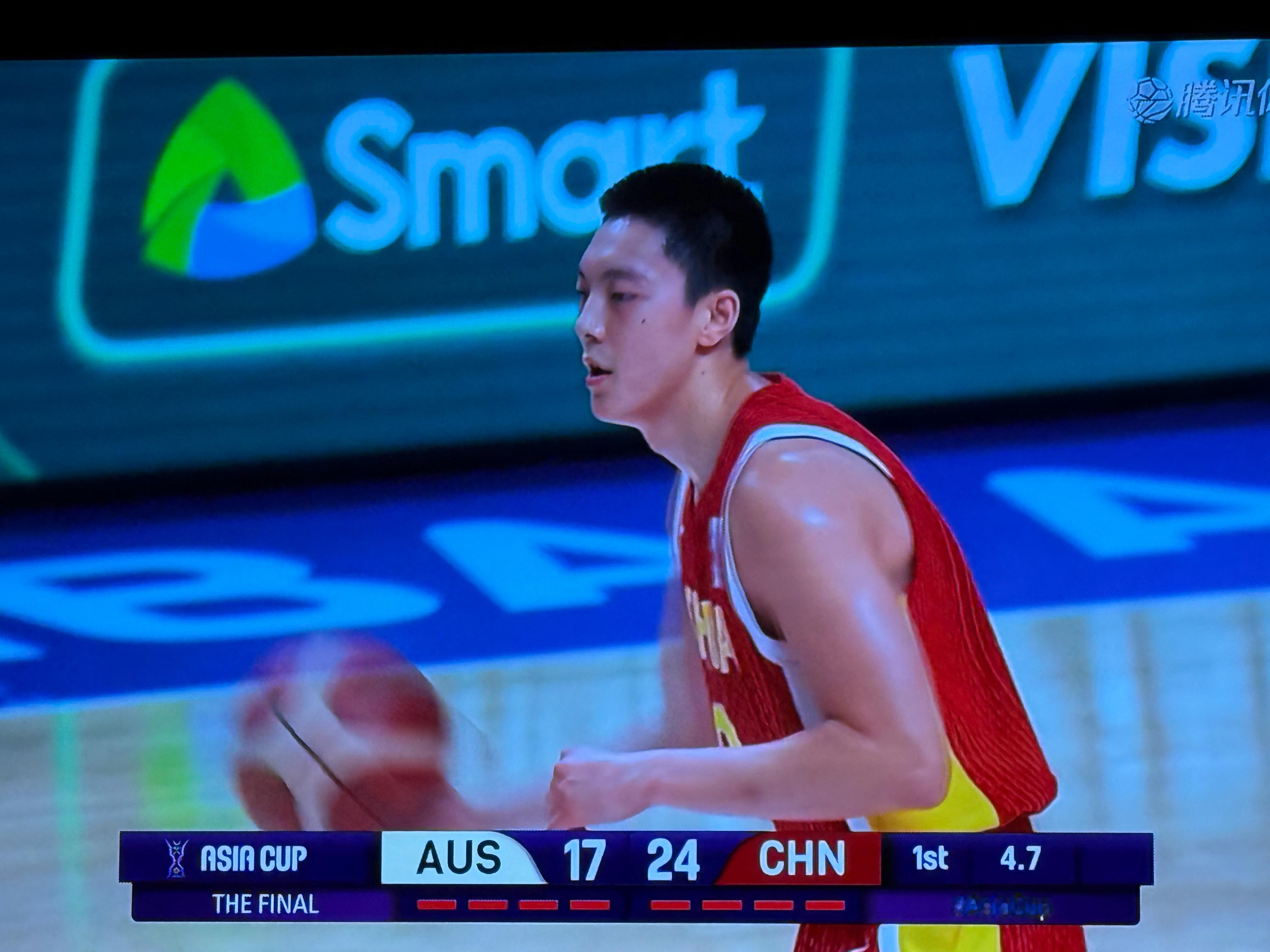 胡明轩[超话]中国男篮vs澳大利亚男篮今晚熬夜看男篮决赛 中国男篮首节领先8分！