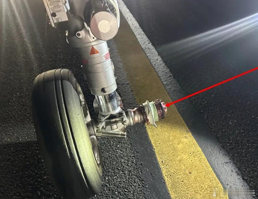 【边疆航空一架从奥兰多起飞的航班试图降落时，前起落架和轮胎断裂】（CNN）根据美