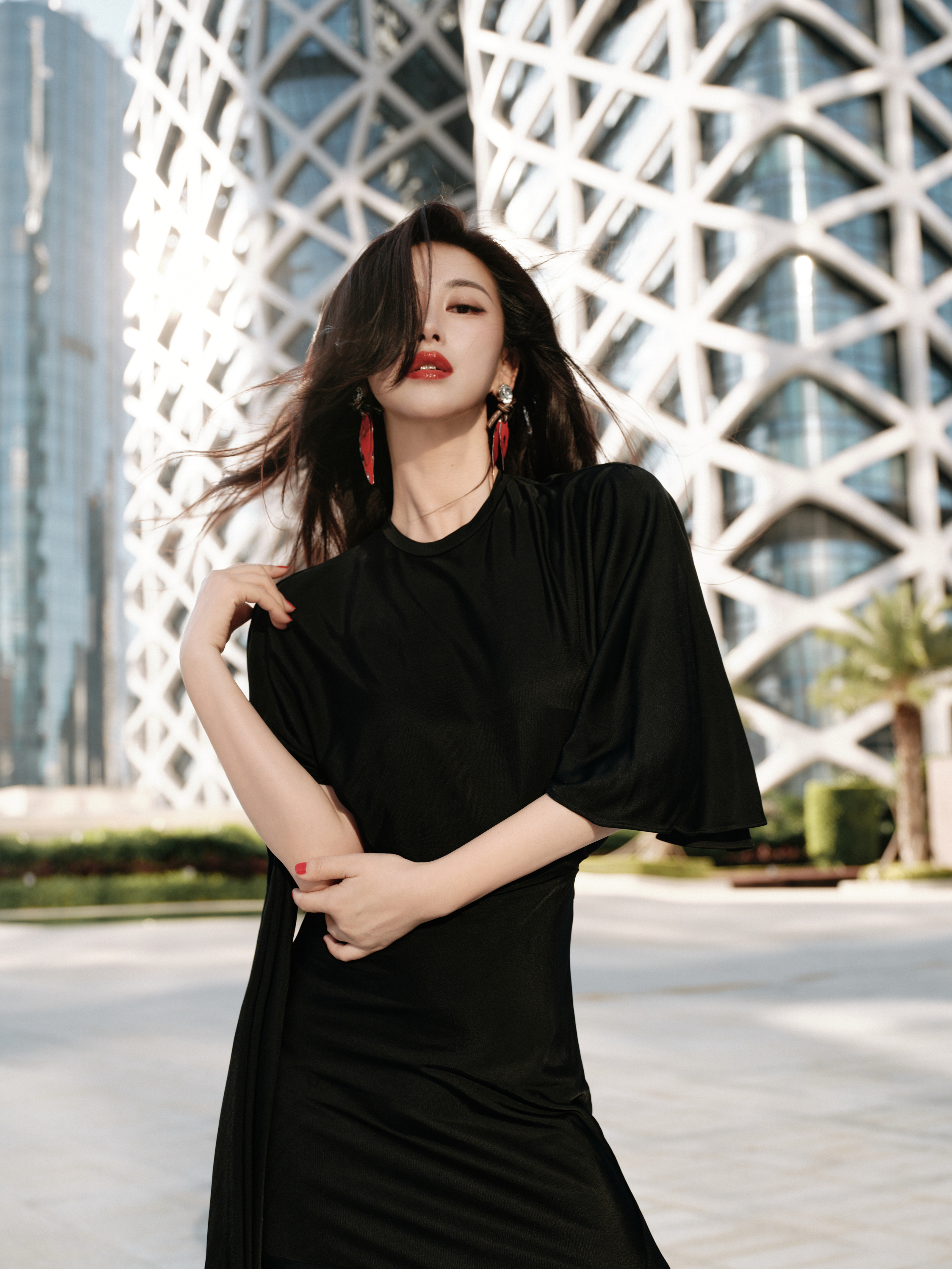 👠朱珠朱珠黑裙大波浪