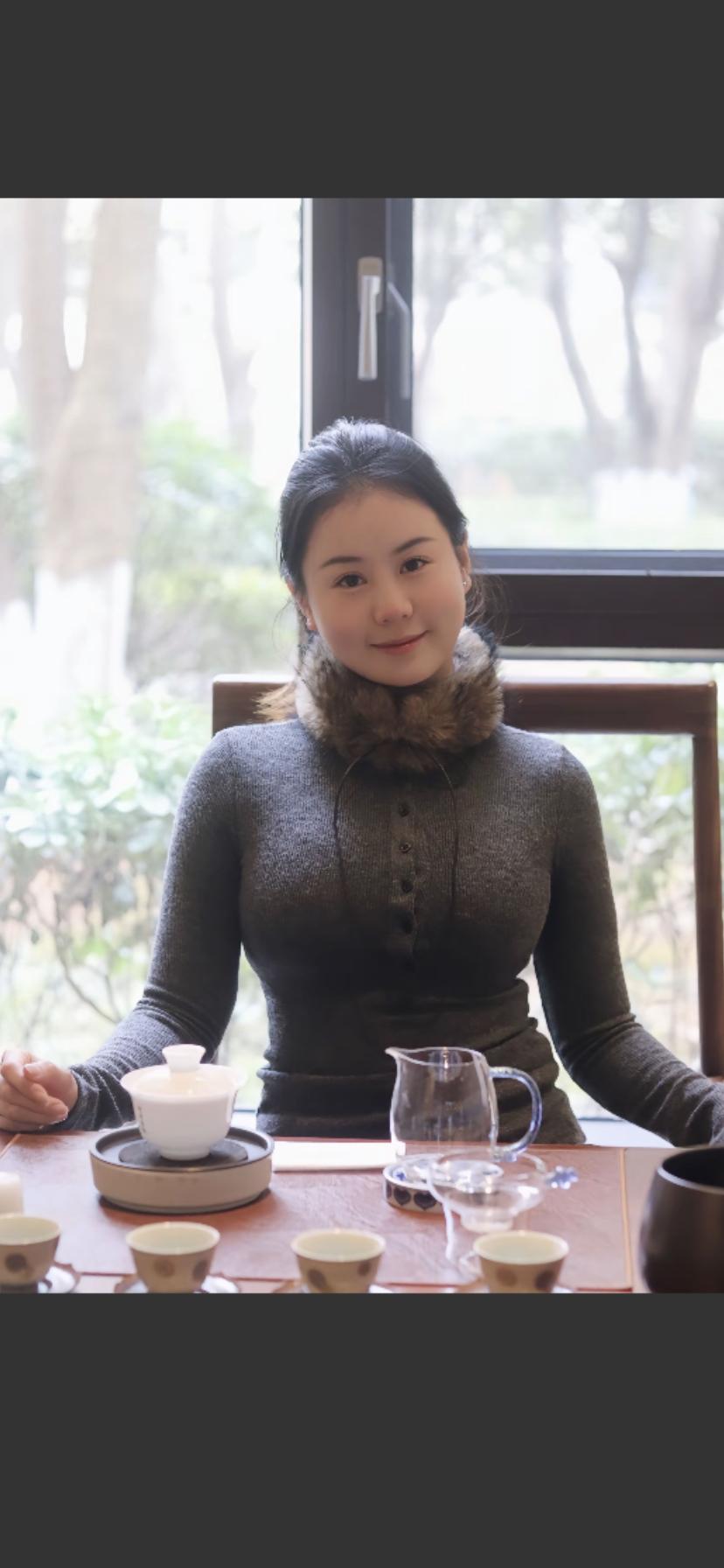 静享午后时光，茶香满溢的宁静时刻