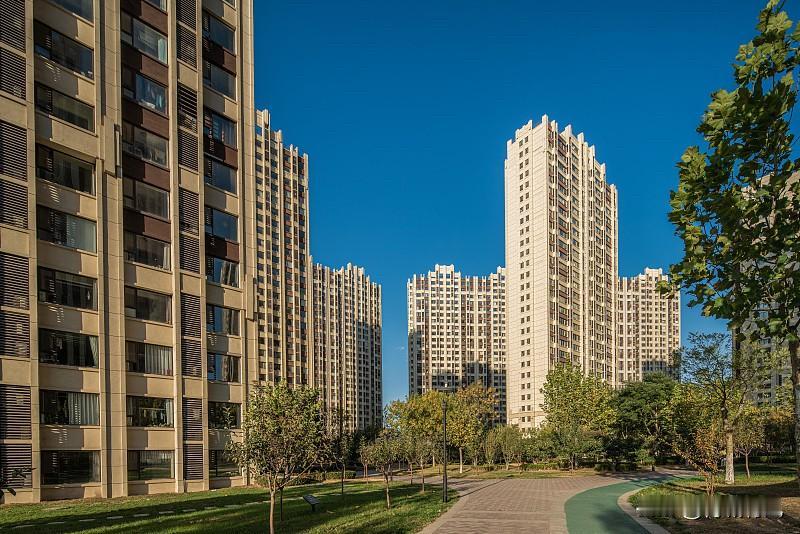 五十岁了才有属于自己的窝！

上周刚敲定这套小高楼时，我攥着购房合同在小区门口站