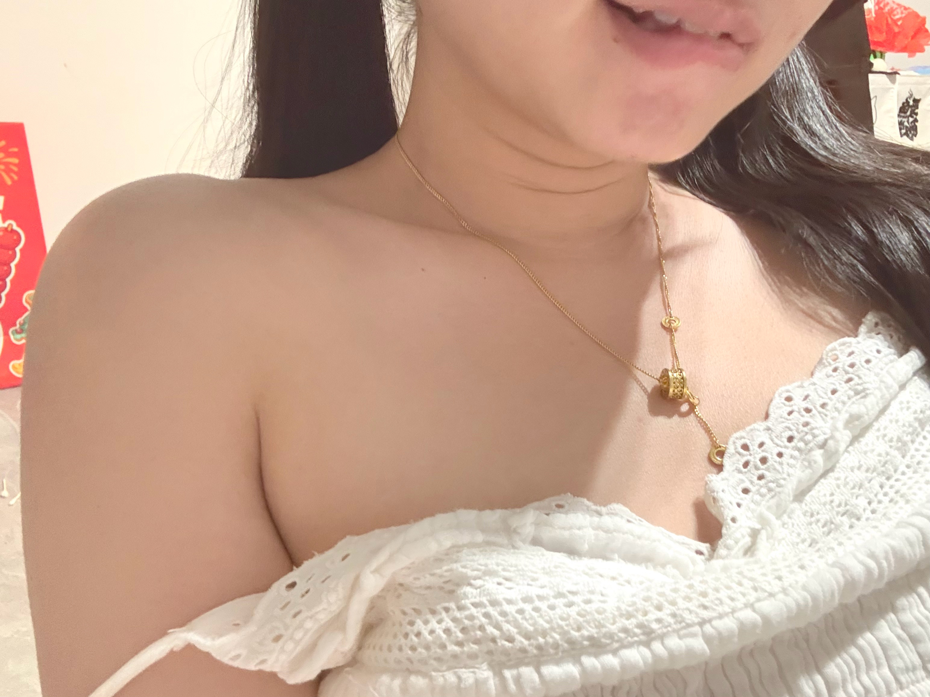 吃着晚饭呢 怎么吃着吃着就掉下来了🥺 