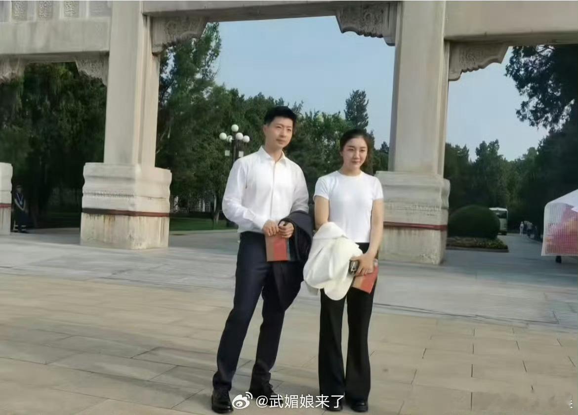 马龙陈梦观礼合照马龙陈梦观礼同框马龙陈梦观礼合照，可以可以，[嘻嘻][嘻嘻] ​