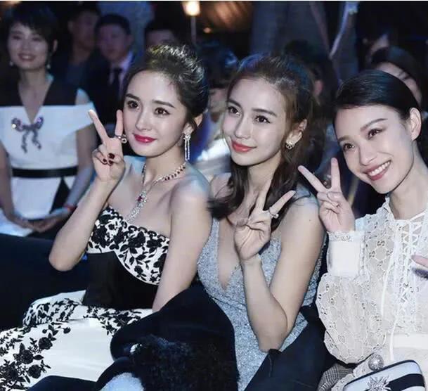 三人都是纯天然的，谁漂亮？她们都是谁？[大笑][大笑][大笑][大笑][大笑]