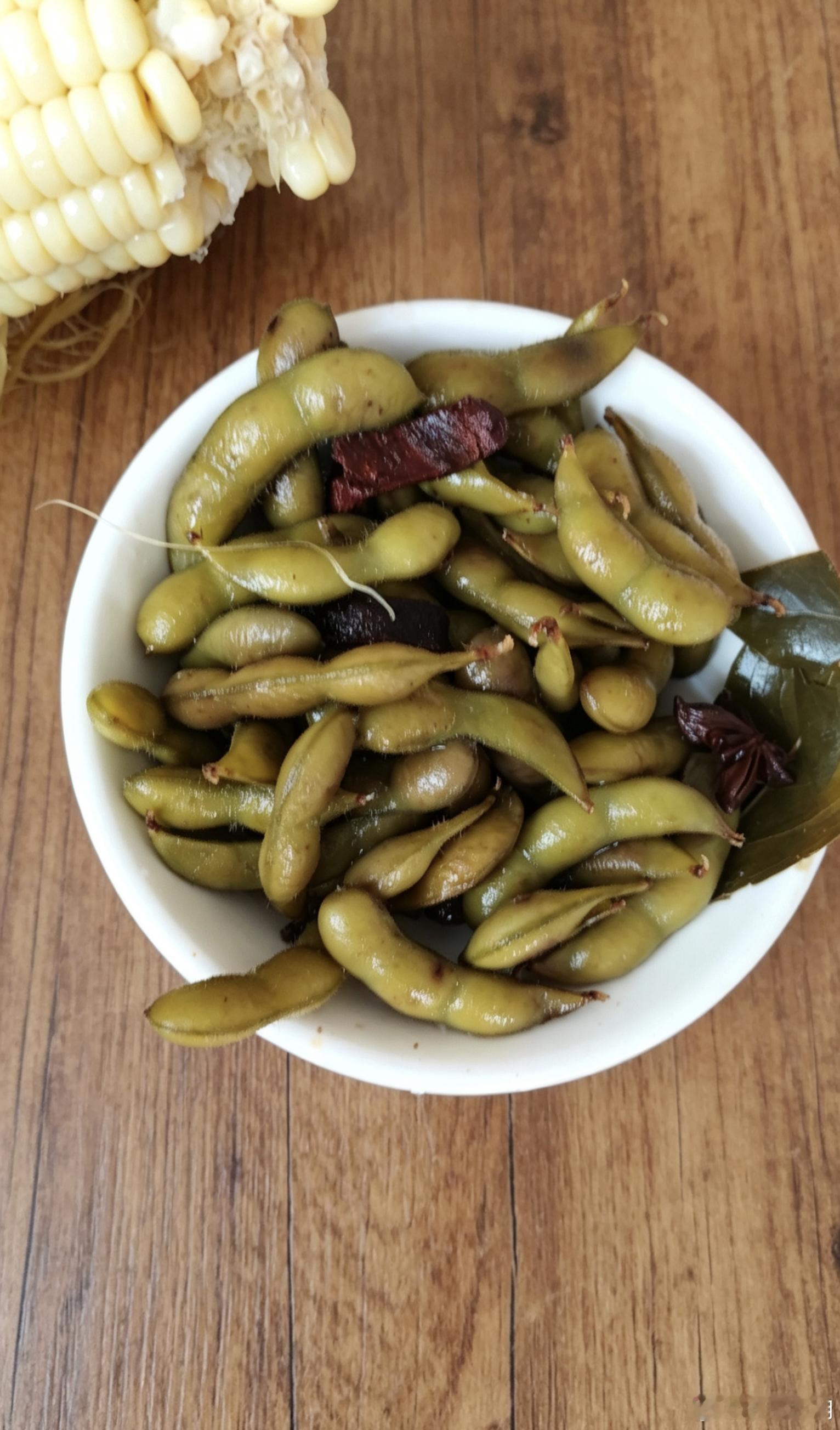 早！今日份早餐加载完毕✅ 卤毛豆配玉米，简单又治愈的清晨小食，一口下去全是家的味
