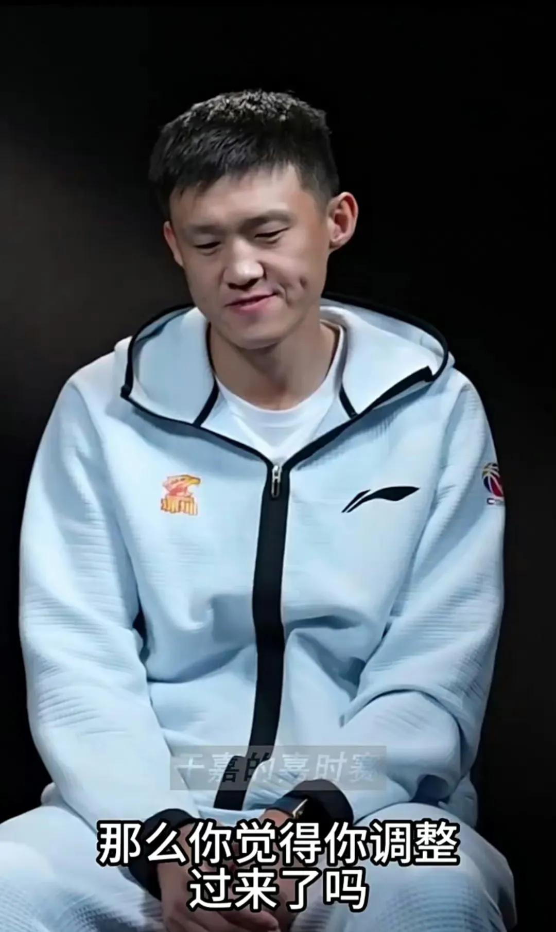 看来周鹏在深圳队过的还是不够舒心，提到离开宏远还是一脸愁容，想不通走不出来。

