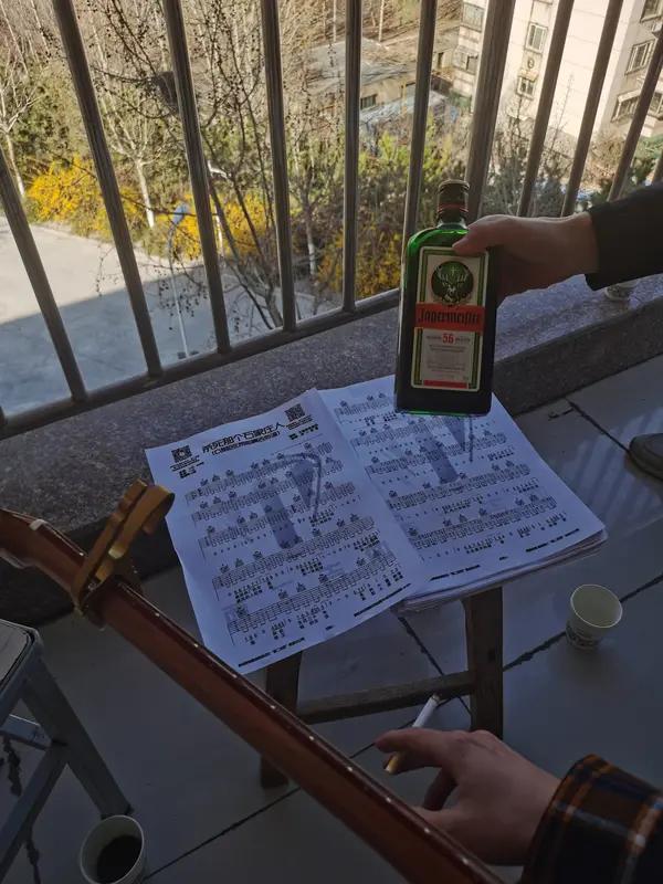 口琴选调很有讲究，要说哪三个调最好，C调、G调、A调值得推荐。
C调是基础调，音