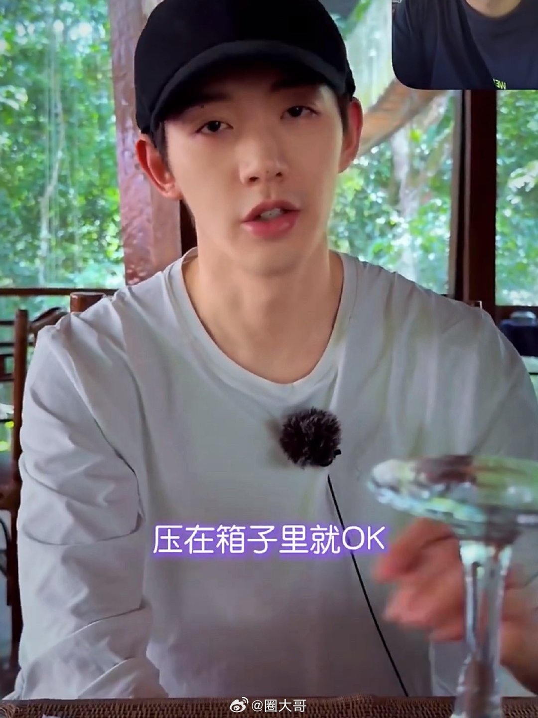 邓为回应花少穿搭 邓为回答旅行穿搭准备 哈哈哈哈哈不愧是宠粉的大帅哥啊！！！邓为