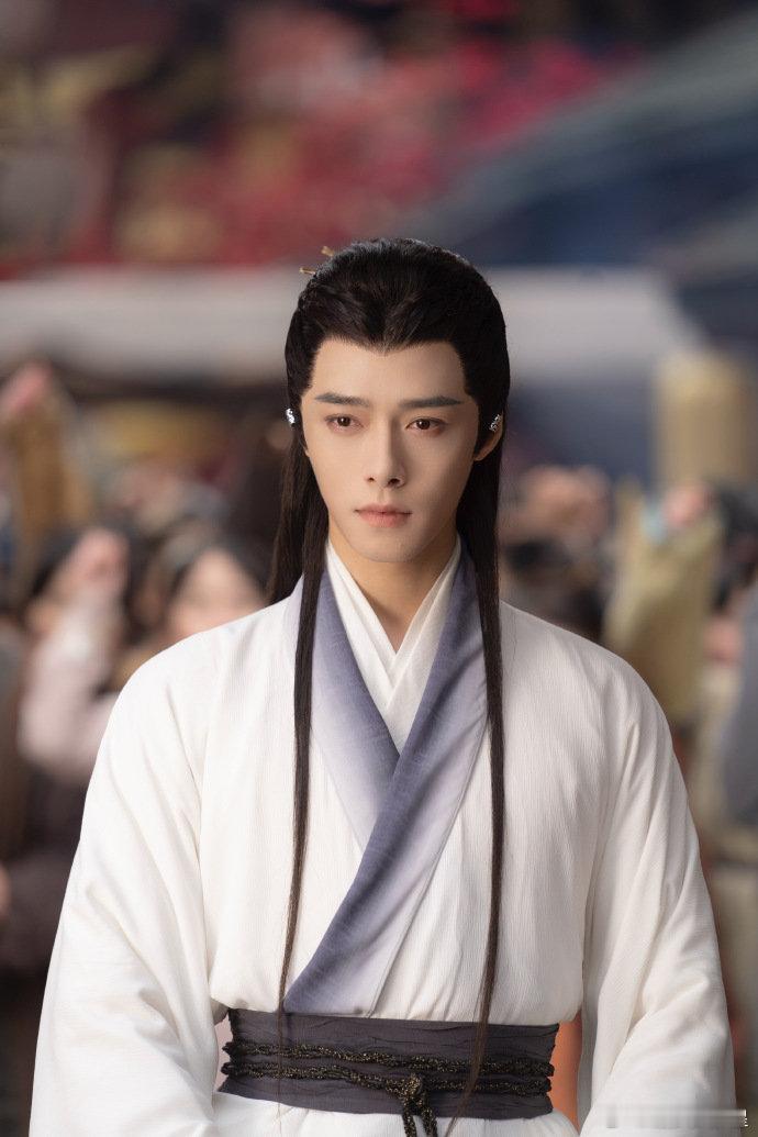 方逸伦剧里剧外都好会癫方逸伦简直是人间癫疯机！《水龙吟》里他演柳眼，前一秒是刮大