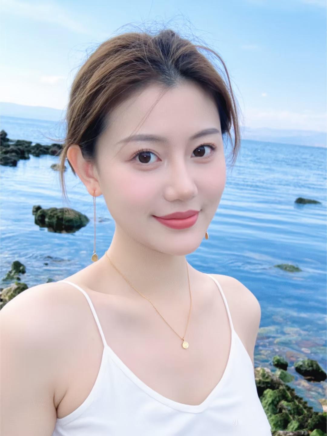 姑娘，我们的故事好像真就停在这儿了。谢谢你陪我走的那些日子，哪怕不长，我掏的真心