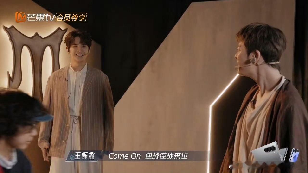#张远王栎鑫披哥金曲串烧#张远、王栎鑫披荆斩棘后台K歌，而且唱的还是披哥金曲串烧
