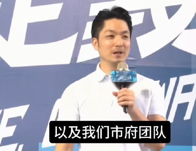 蒋万安出席台北龙舟锦标赛开幕典礼，听听他说了什么

蒋万安在台北龙舟锦标赛开幕典