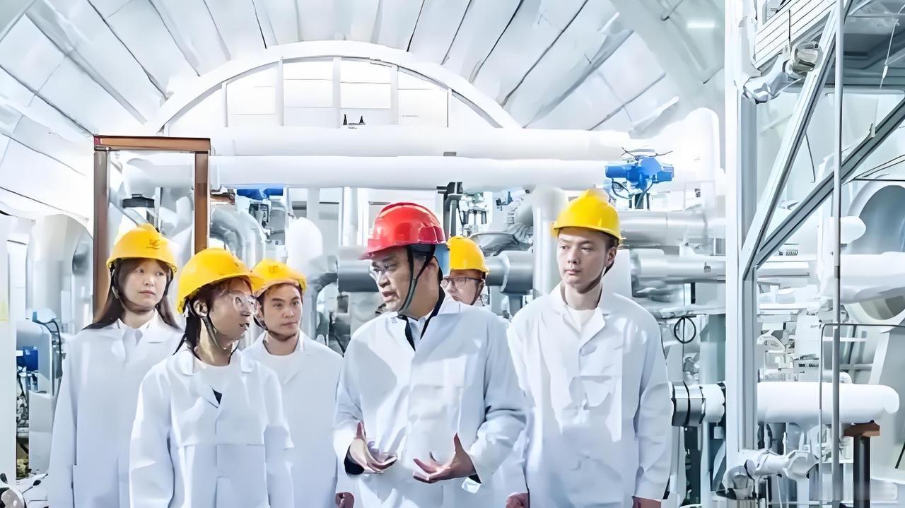 贵州六盘水首钢水钢的“超碳一号”，是全球首台商用超临界二氧化碳发电机组，外观与同