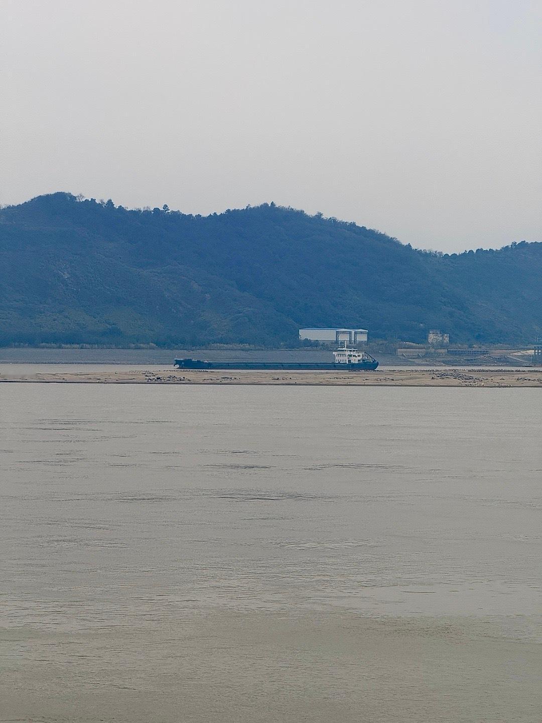 人生的高度，不是你看清了多少事，而是你看轻了多少事。 