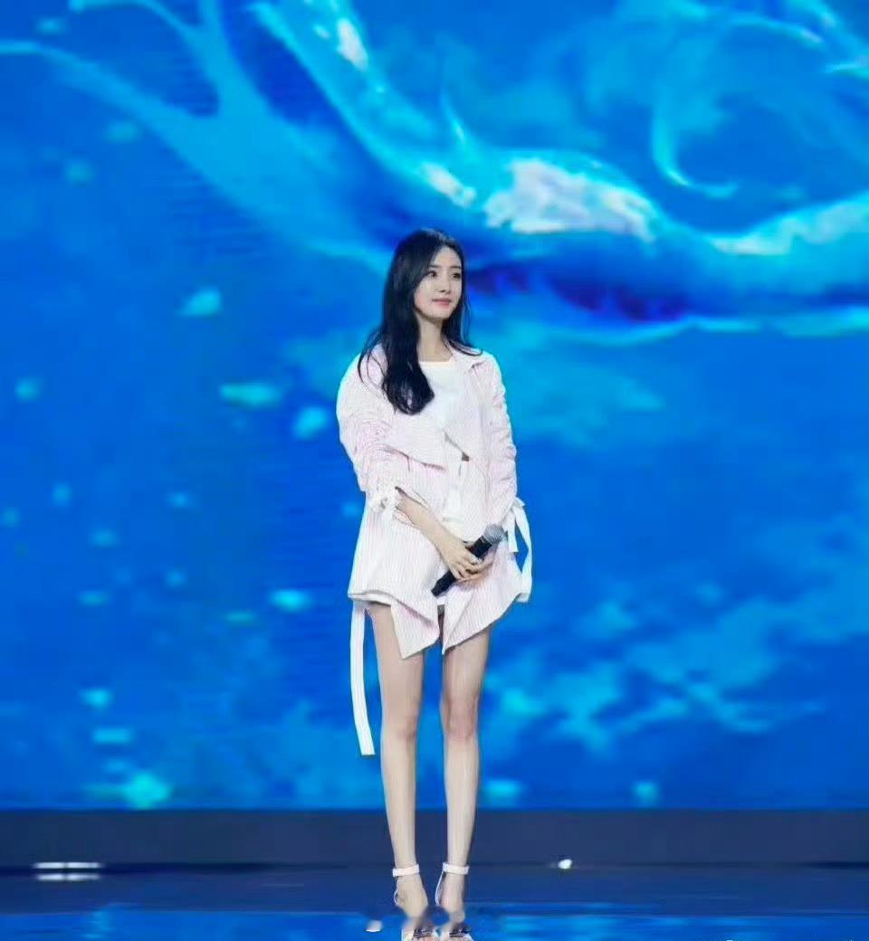杨幂这大长腿好细啊 ​​​