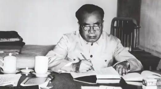 1950年四川减租退押，地主面对工作队却丝毫不慌，掏出一张借条，众人看到上面“朱