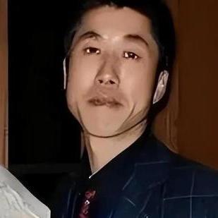 1985年，黑龙江警方带着一名经济案诈骗犯来医院治疗胸膜炎，结果后来他居然趁大家