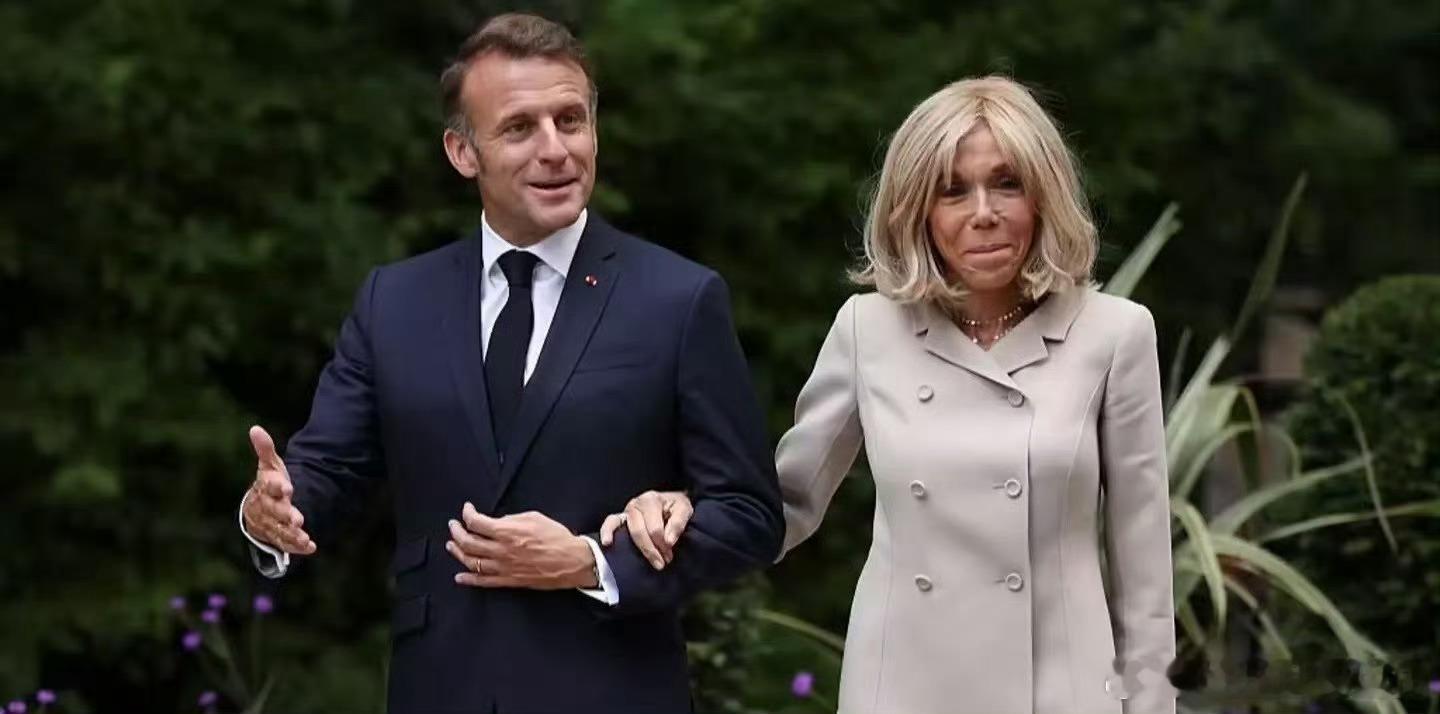 法国第一夫人被迫证明自己不是男人哈哈哈哈哈哈哈哈，国外提倡宣扬LGBTQ自己作的