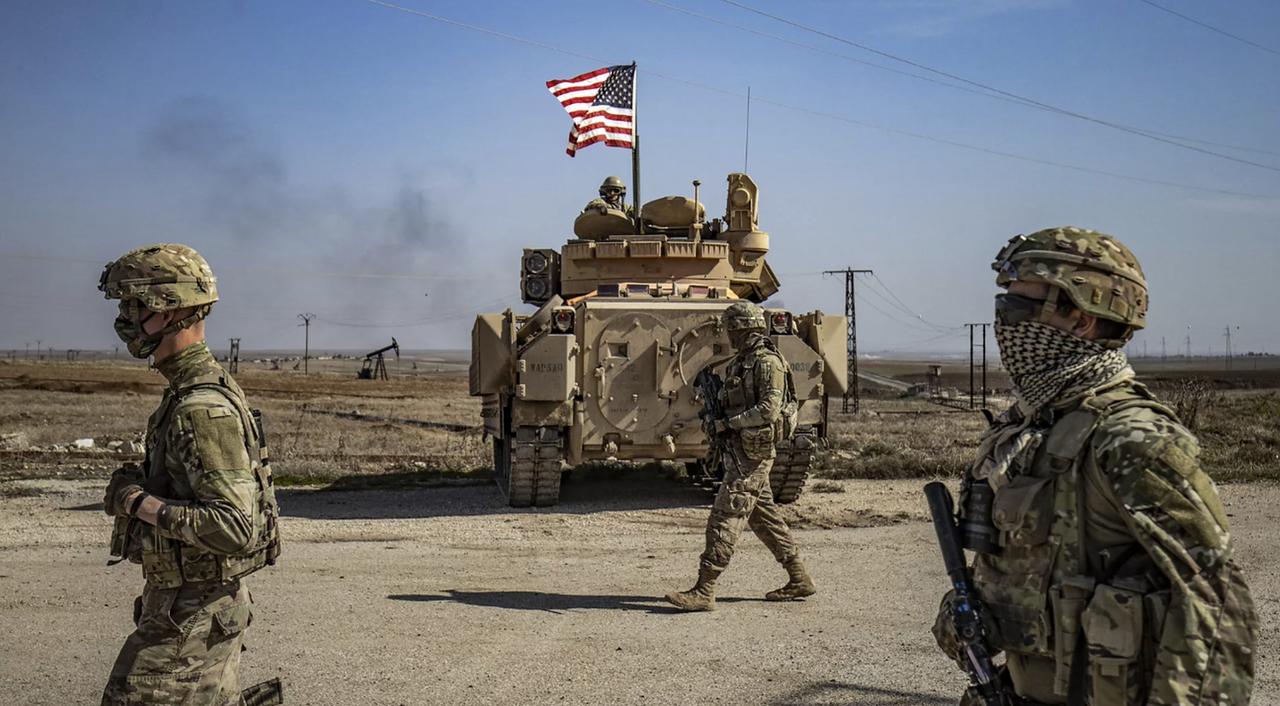 美军叙利亚“大秀肌肉”：反恐是假，霸权是真。
美军在叙利亚搞的那场所谓的“鹰眼打