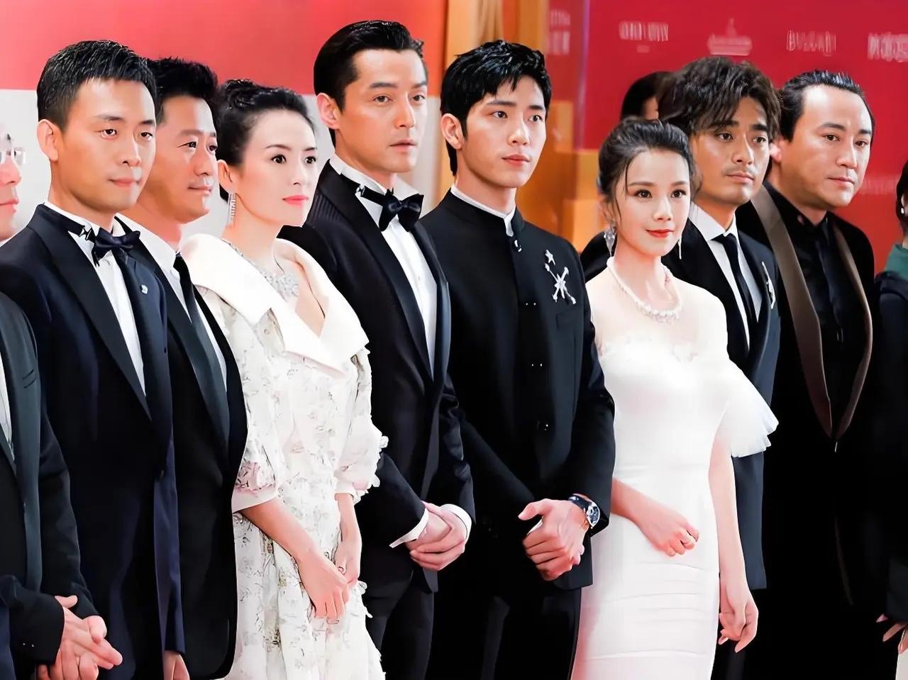 2019年，电影《攀登者》主创团队，参加第22届上海电影节的画面。

张译、吴京