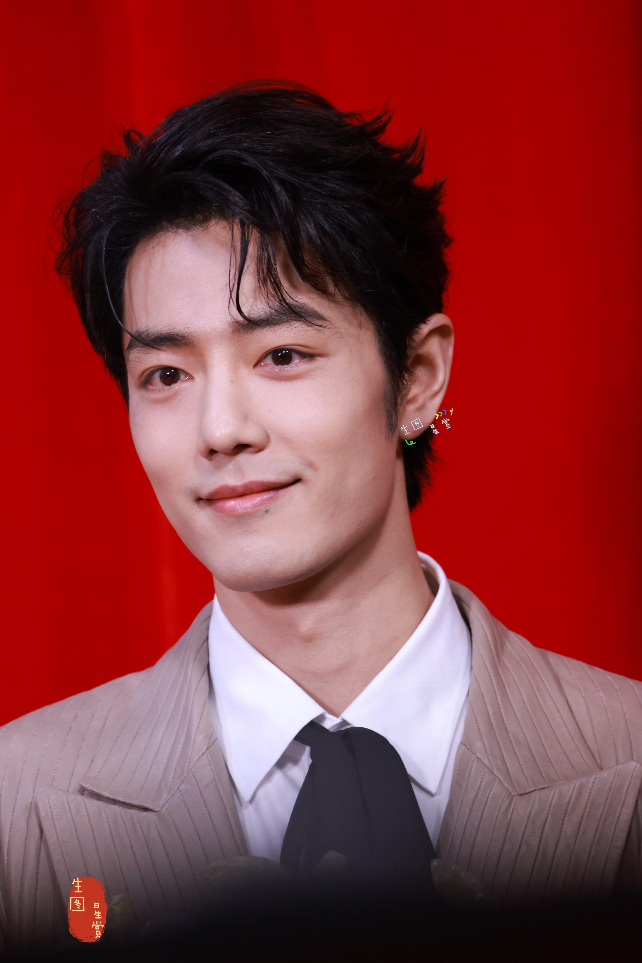 肖战电视剧品质盛典红毯生图温尔尔雅，帅是一种天赋！ 