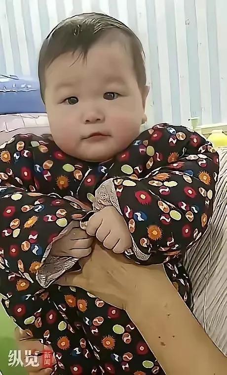 1月16日河南浚县，9个月女婴被亲妈丢在寒风刺骨的河堤边，这画面看得人心里又寒又