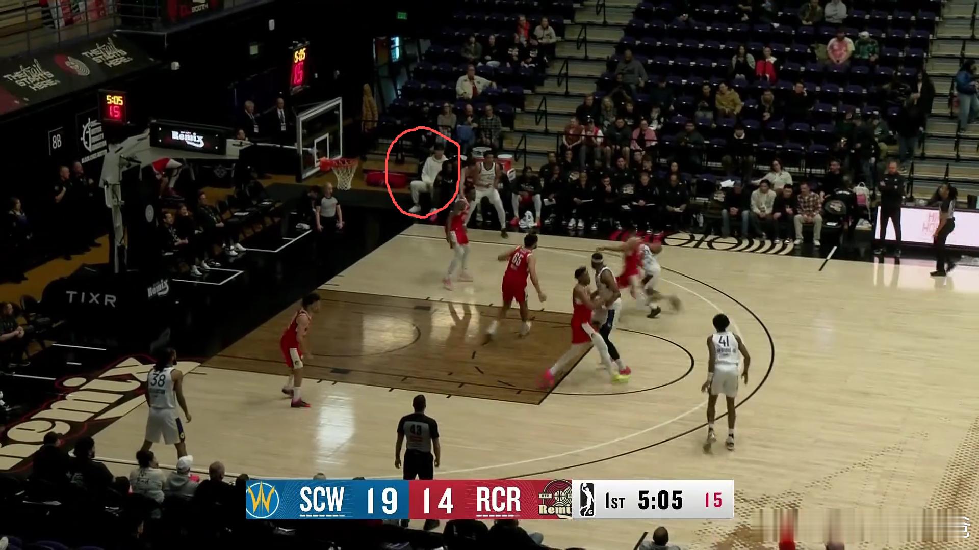 杨瀚森背部拉伤，今天G联赛休战。 