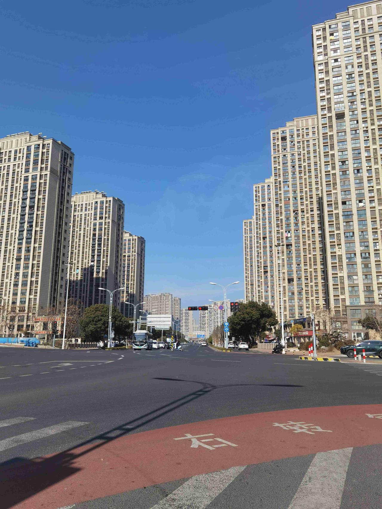 我的今日状态：😁轻松愉快
我这里的天气：☀️晴天
今天周三，时间过得好快，这周