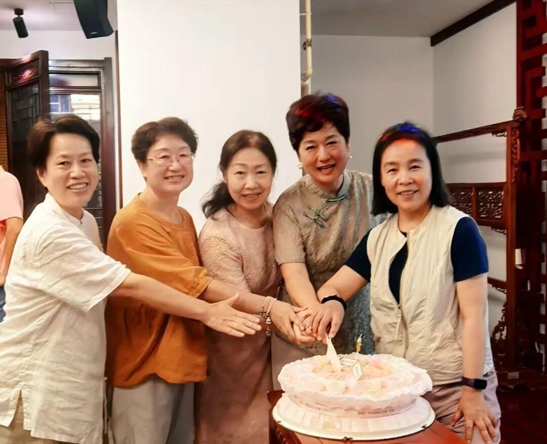 北京市育英学校12位资深教师“致敬芳华育桃李 祝福桑榆霞满天”主题荣休仪式，工会