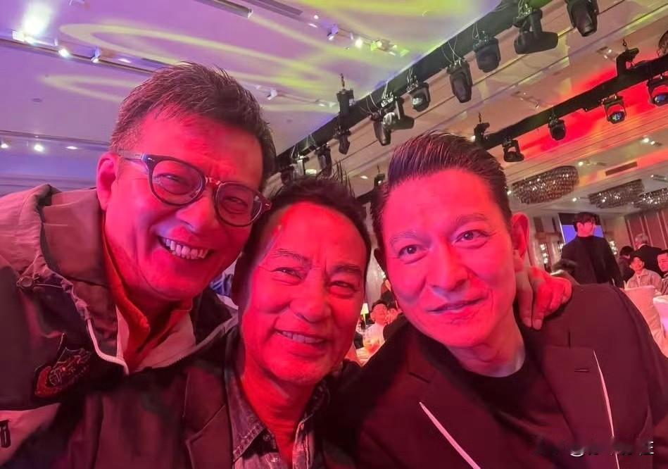 非常罕见难得的“三华会”---黄日华，任达华，刘德华同框合影！

这三个老人家你